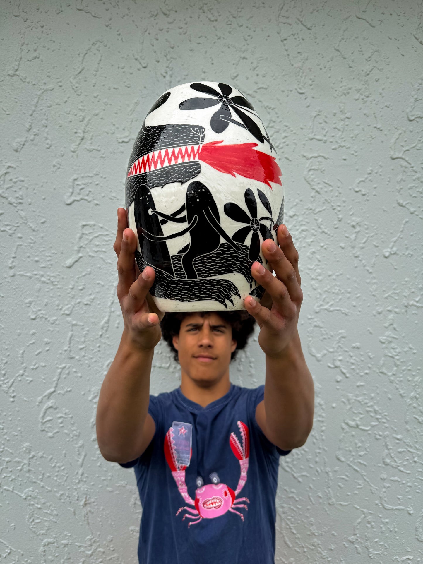 Vase 'The wolf and his friends'