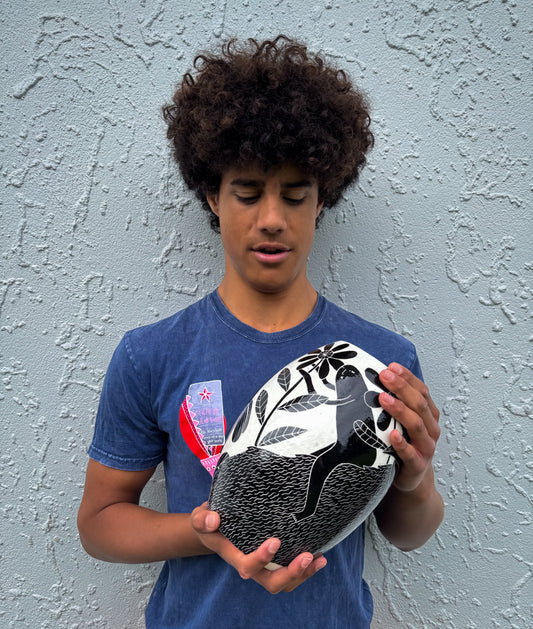 Vase 'The wolf and his friends'