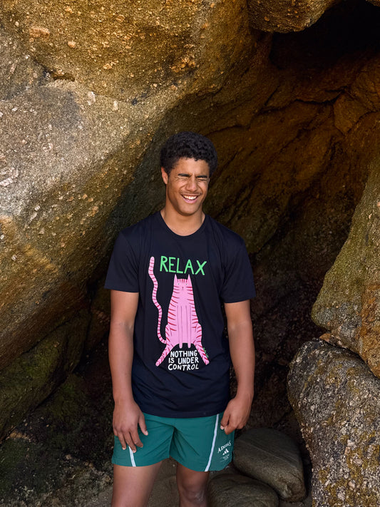 T-shirt 'Relax, there is nothing under control'
